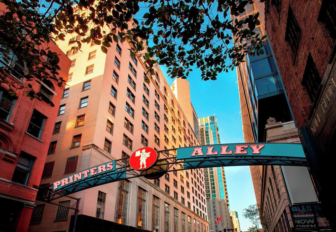Courtyard By Marriott Nashville Downtown hotel hero