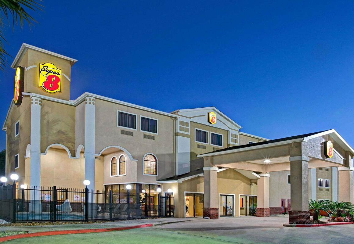 Super 8 by Wyndham Intercontinental Houston TX hotel hero