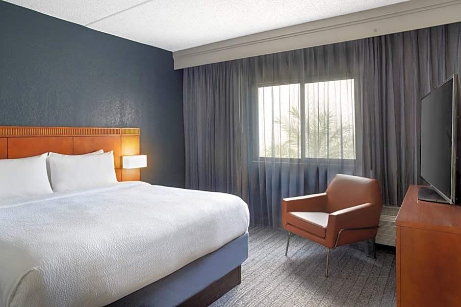 Courtyard by Marriott Tampa Westshore/Airport hotel hero