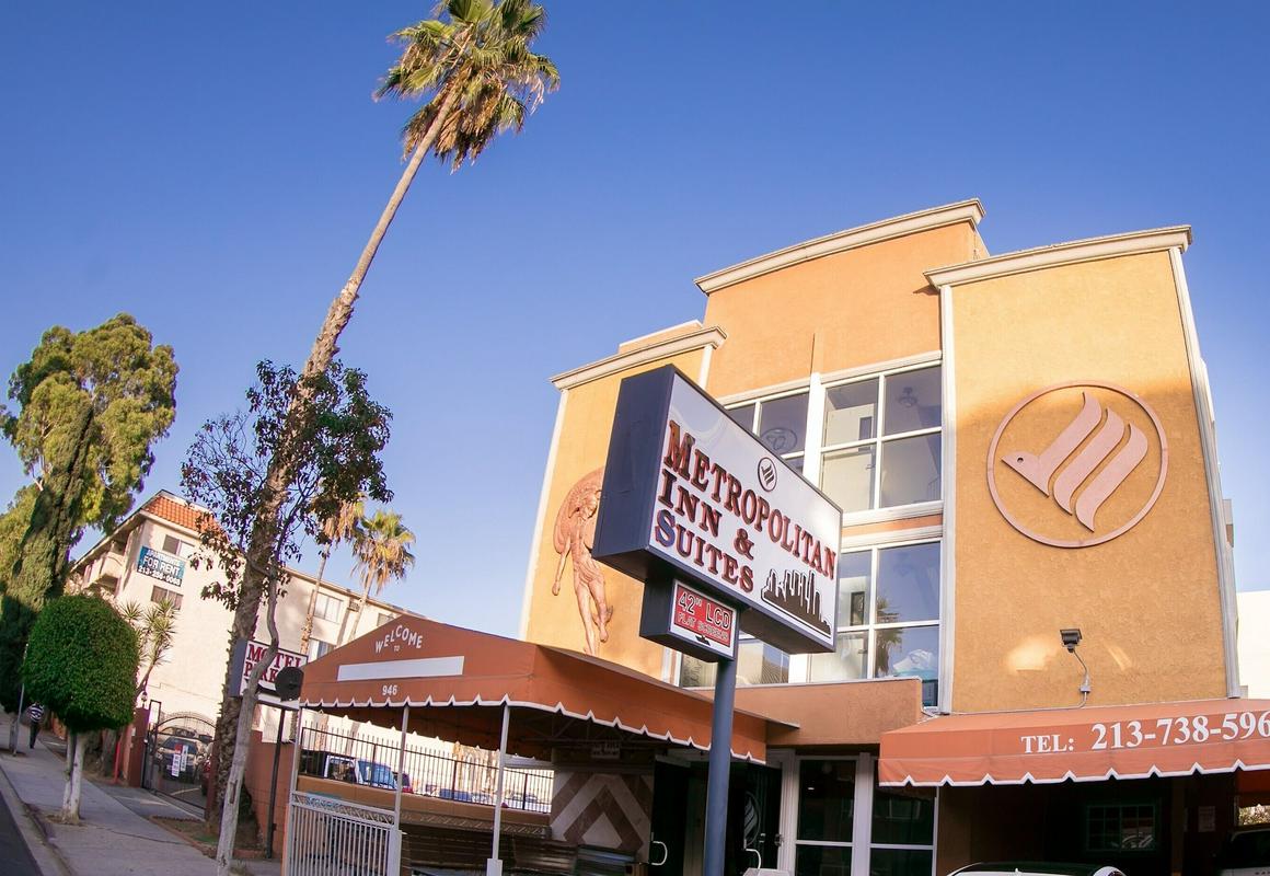Metropolitan Inn & Suites hotel hero
