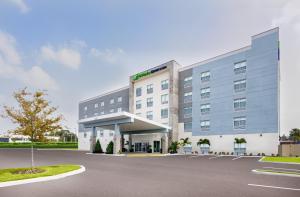 Holiday Inn Express & Suites Tampa Stadium – Airport Area, an IHG Hotel hotel hero