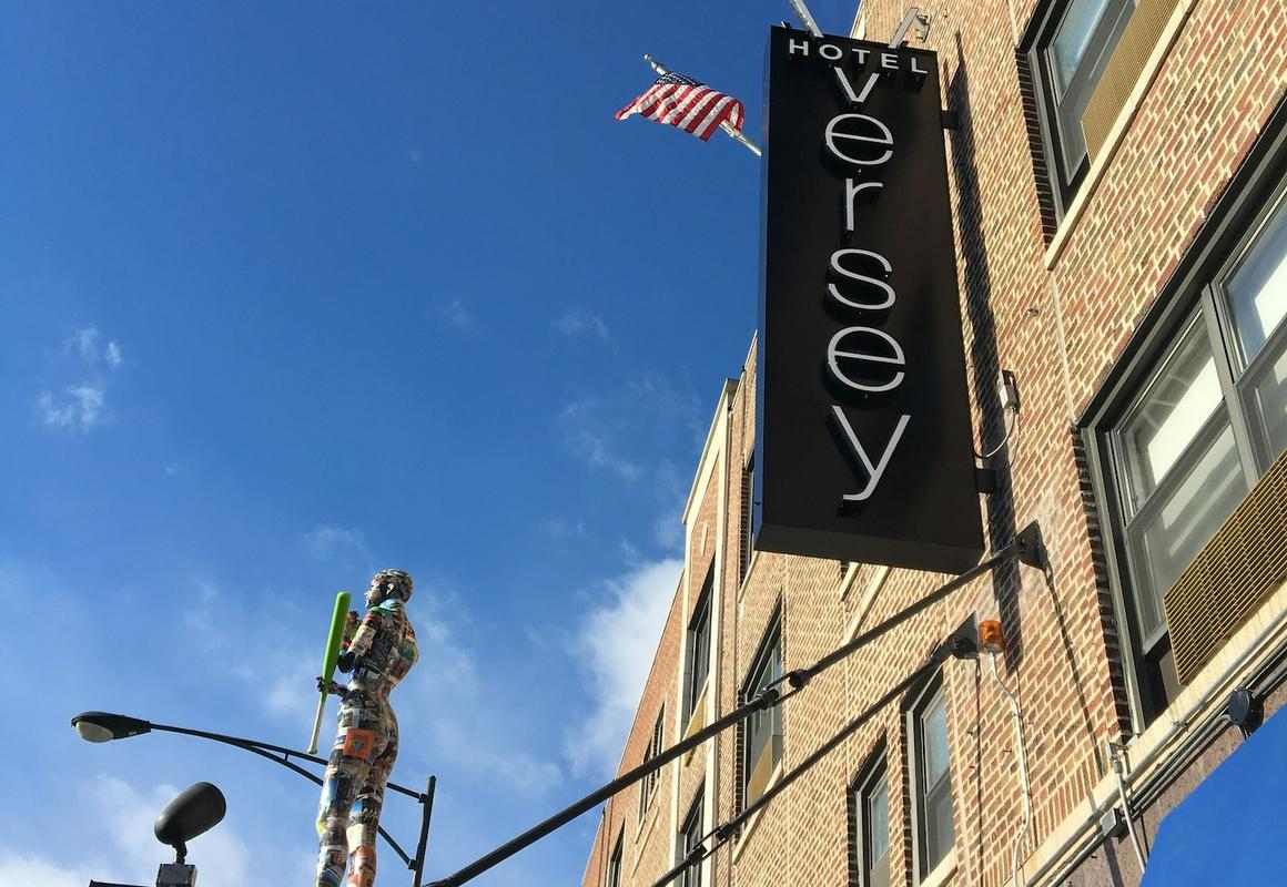 Hotel Versey Chicago Lincoln Park hotel hero