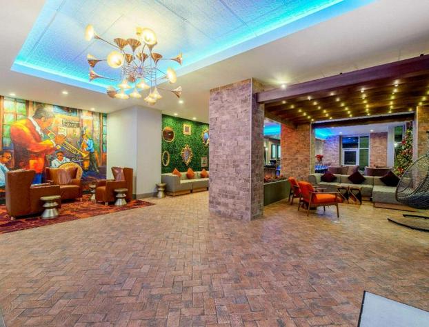 La Quinta Inn & Suites by Wyndham New Orleans Downtown hotel detail image 1