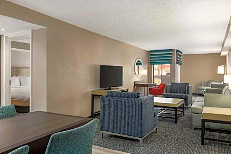 Hampton Inn Tropicana hotel hero