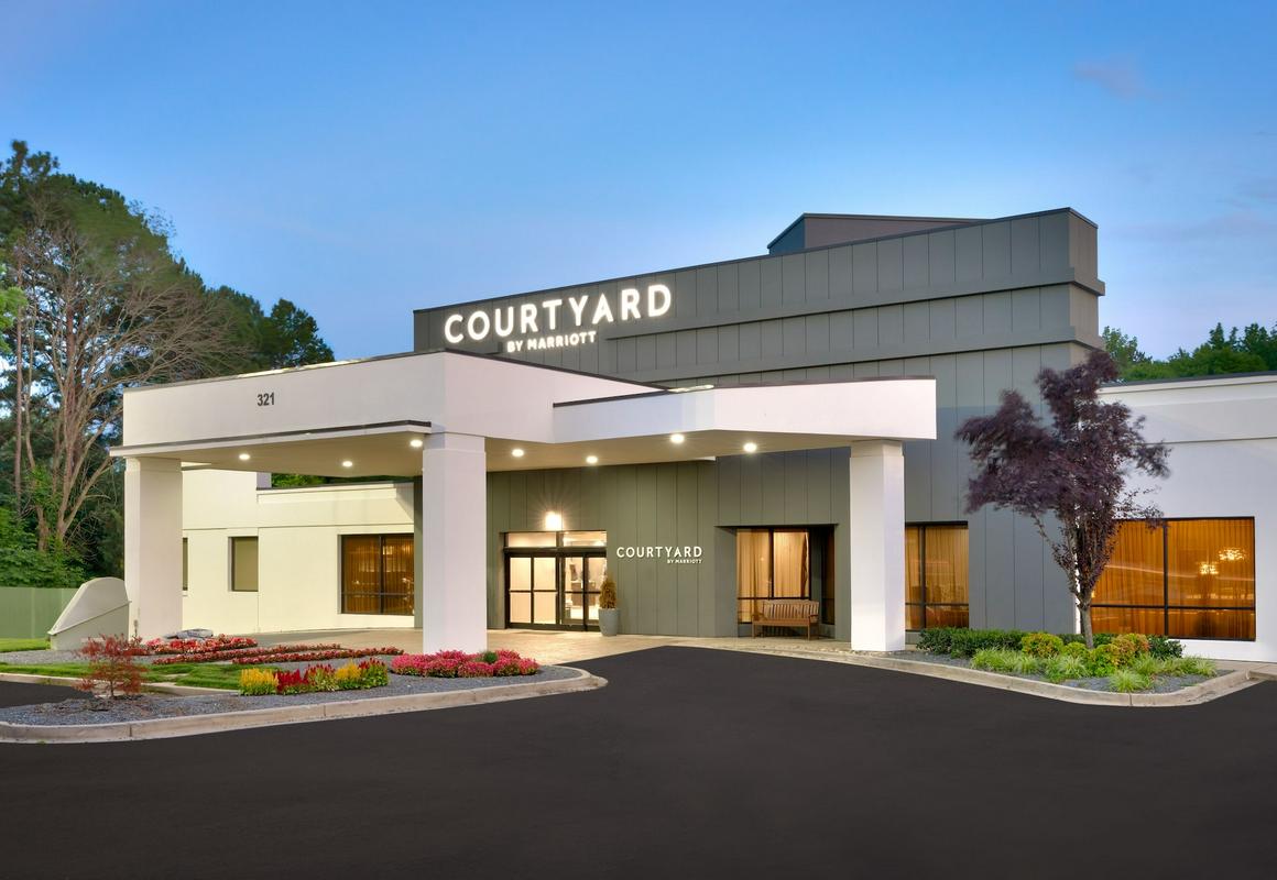 Courtyard by Marriott Charlotte Airport/Billy Graham Parkway hotel hero