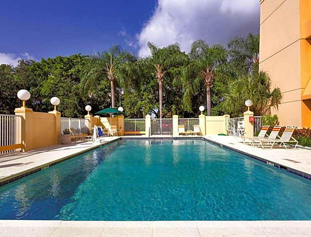 La Quinta Inn & Suites by Wyndham Miami Airport East hotel detail image 1