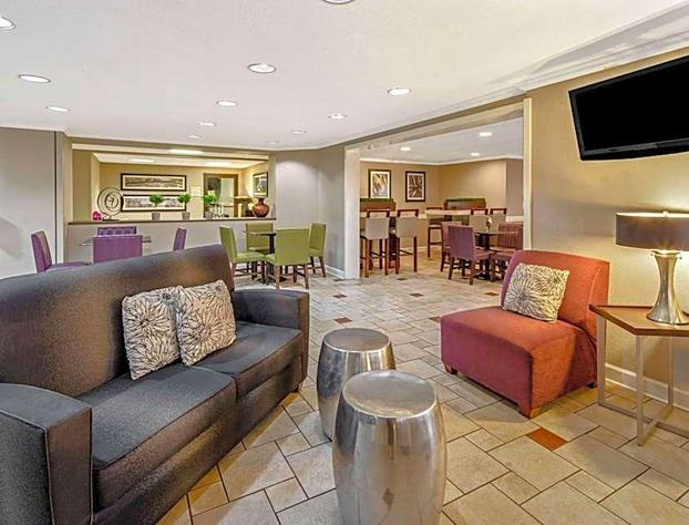 La Quinta Inn & Suites by Wyndham Miami Airport East hotel detail image 4