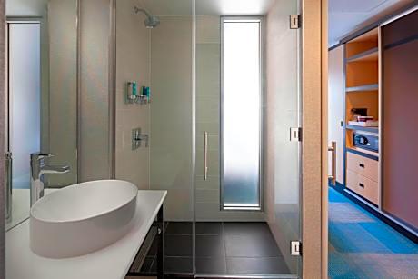 Aloft Long Island City - Manhattan View hotel detail image 3