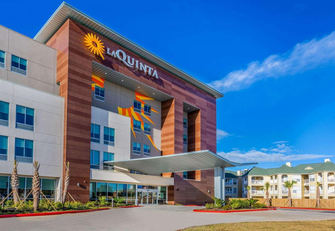La Quinta Inn & Suites by Wyndham Galveston West Seawall hotel hero
