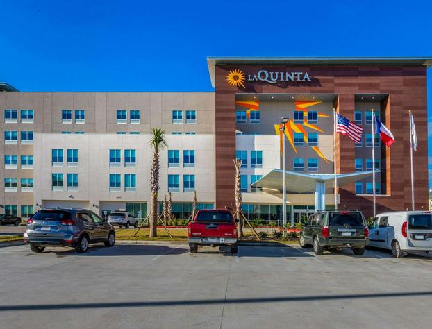 La Quinta Inn & Suites by Wyndham Galveston West Seawall hotel detail image 2
